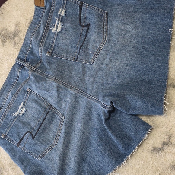 American Eagle Outfitters Blue Distressed Jean Shorts - Picture 2 of 3